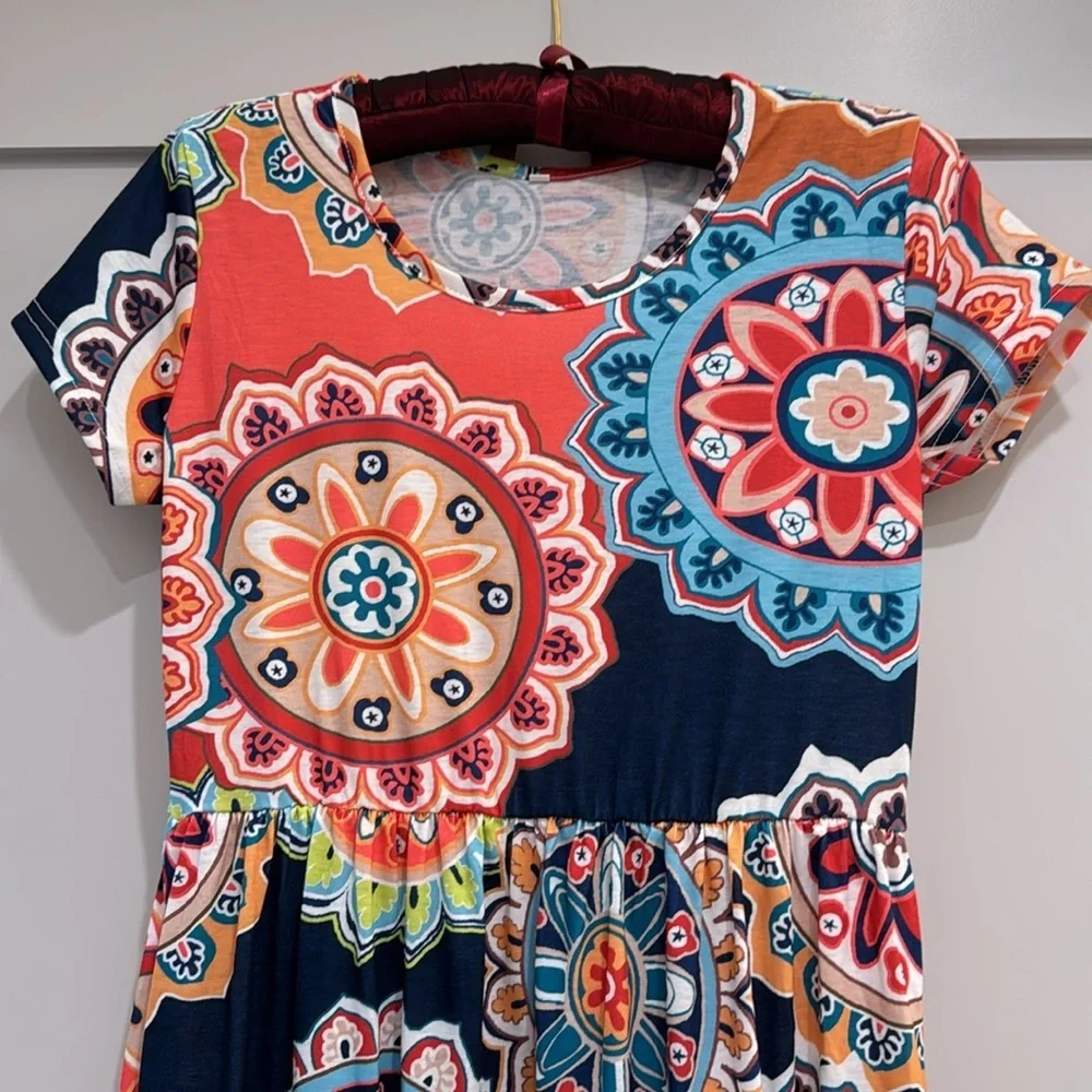 NWOT Bright printed maxi dress! M - Picture 2 of 2